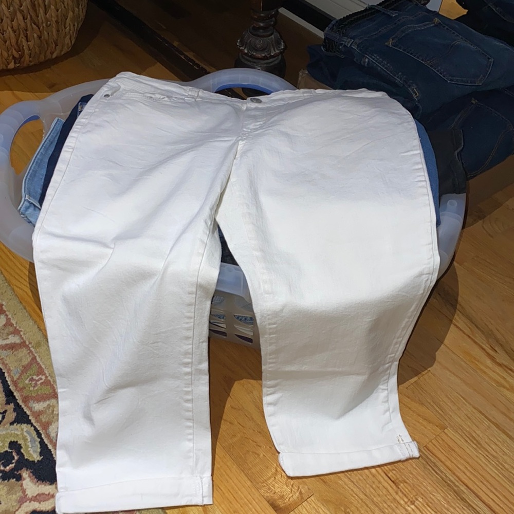 Women’s Nine West Vintage American cropped/cuffed white jeans